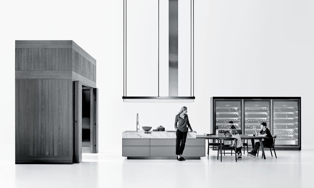 Функциональный остров и встроенный общий стол